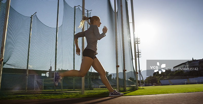 女运动员跑步图片素材