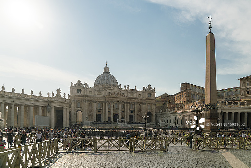 意大利，拉齐奥，罗马，带有方尖碑的圣彼得广场和圣彼得大教堂图片素材