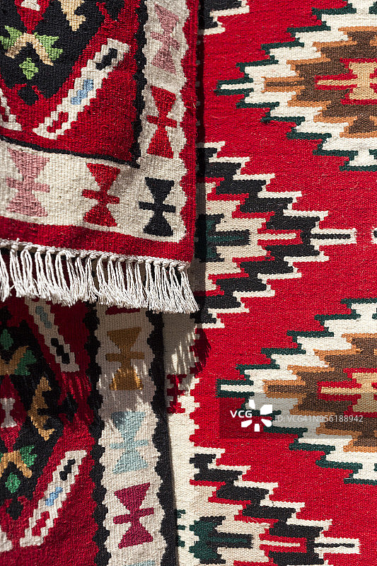 地毯店出售的地毯(斯科普里，老集市)图片素材