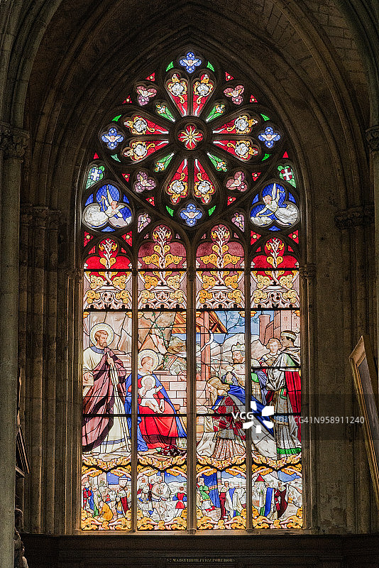 彩色玻璃窗的教堂，游览大教堂，法国图片素材