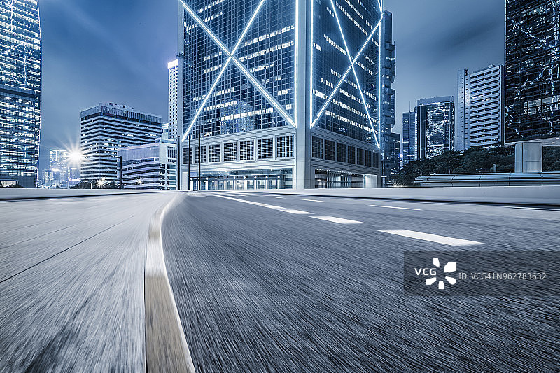 模糊运动的香港城市道路图片素材