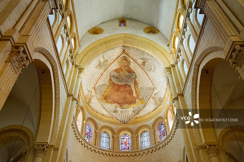 14世纪法国勃艮第Paray le Monial大教堂唱诗班天花板上的壁画图片素材