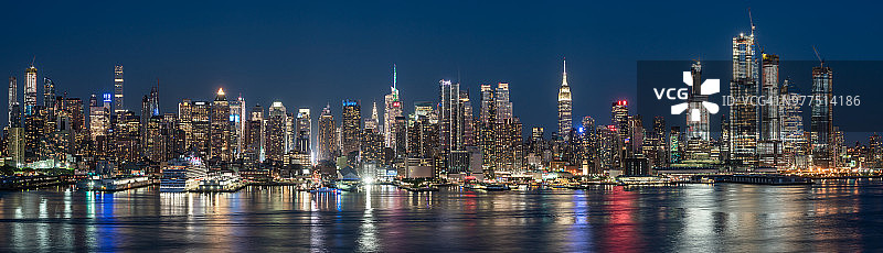 曼哈顿中城全景暮光视图-纽约图片素材