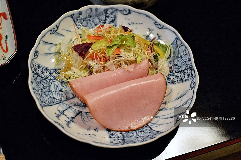日式怀石料理早餐-火腿沙拉图片素材