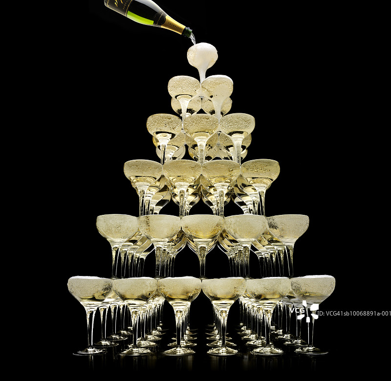 香槟杯塔，拍摄于摄影棚图片素材