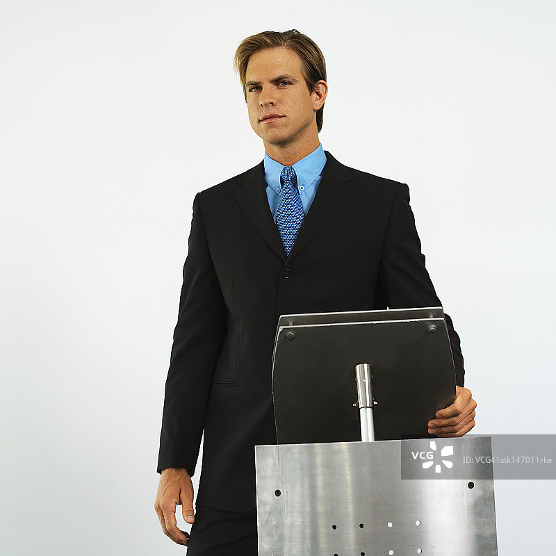一个商人站在讲台后面的肖像图片素材