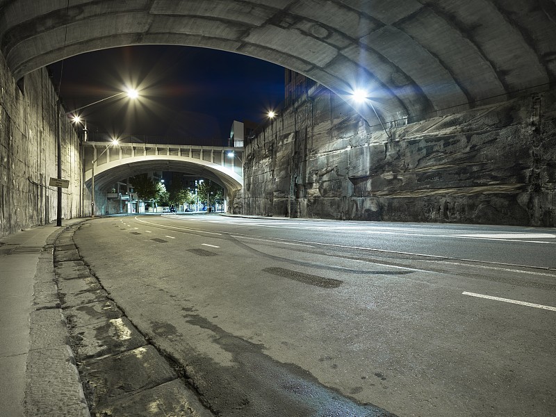 城市沙岩隧道，夜深图片下载