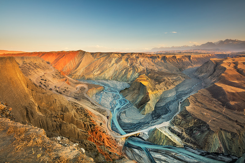 新疆峡谷暮色图片素材