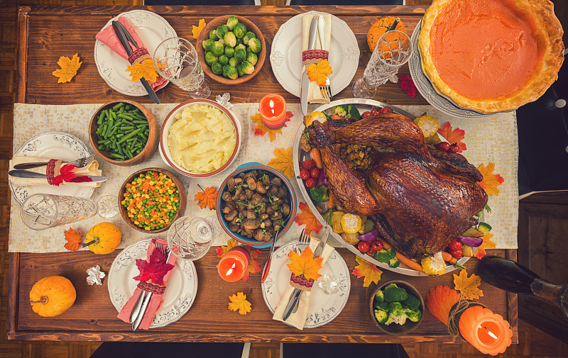 感恩节的传统填料火鸡配菜图片下载