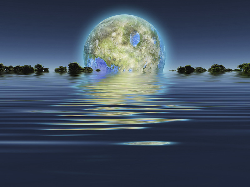 地球化的月亮升起在水面上图片下载