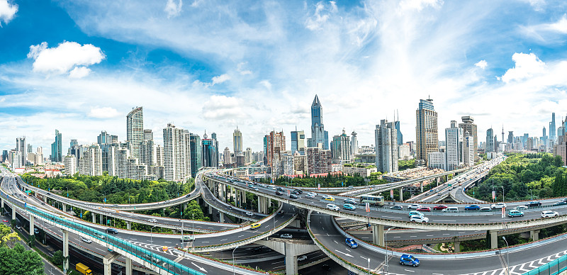 上海高架桥与城市天际线图片下载