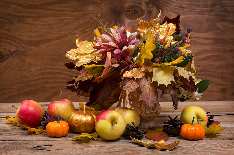 秋叶花束，南瓜和苹果图片素材