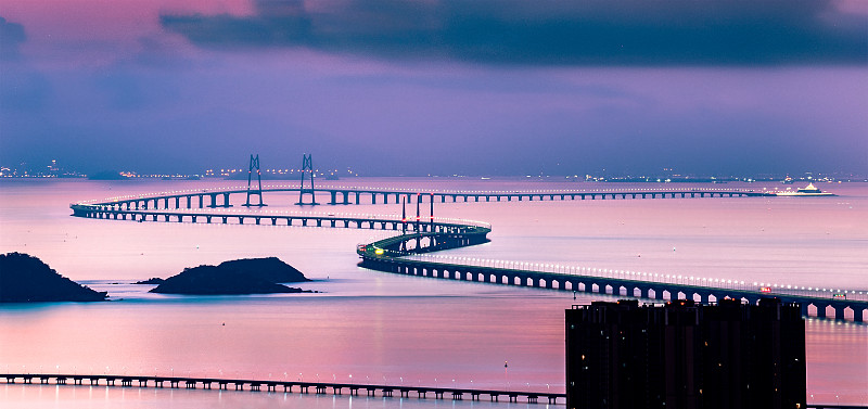 港珠澳大桥的黎明图片素材