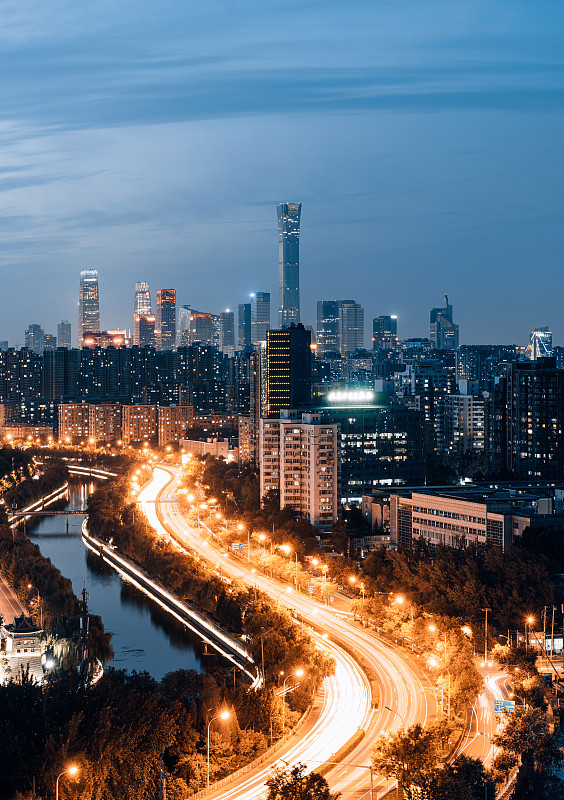 傍晚蓝调十分的北京图片素材