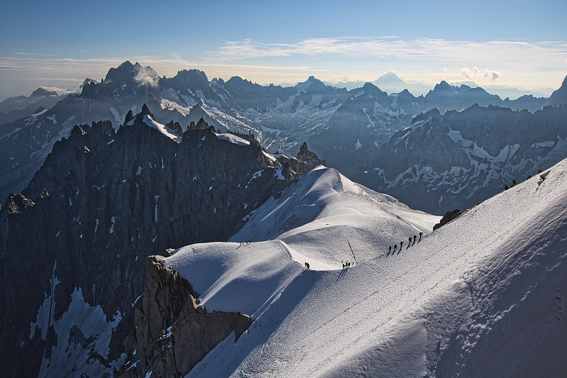 法国夏慕尼-勃朗峰，白雪皑皑图片素材