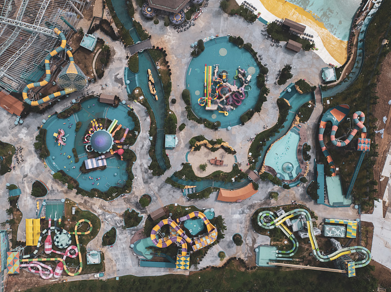 大型娱乐泳池水上乐园戏水设备公园图片素材