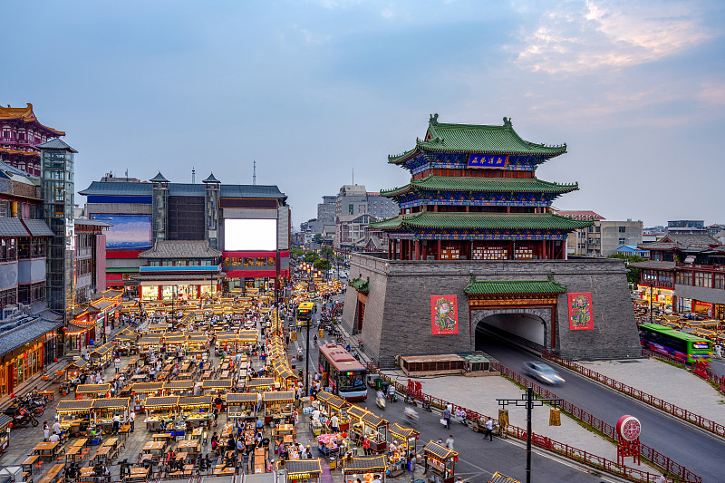 中国河南开封鼓楼广场夜市图片素材