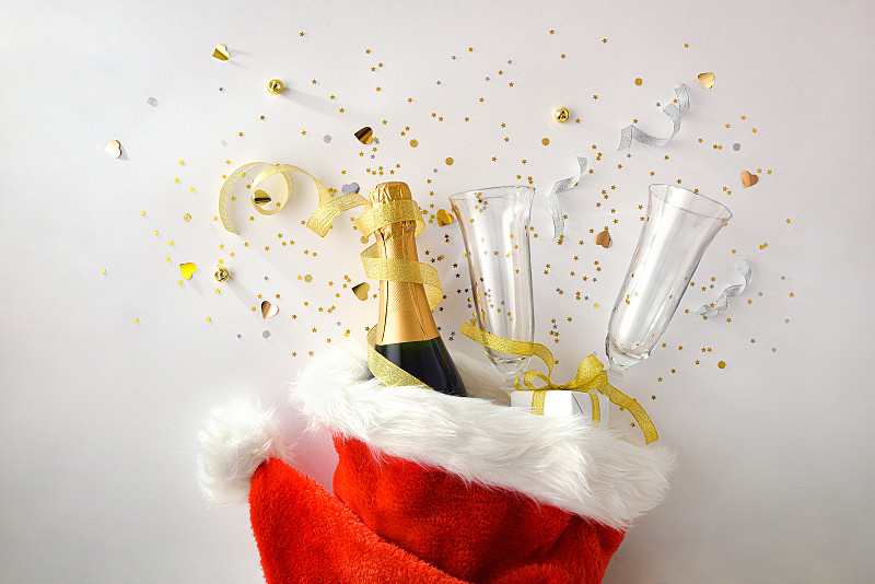 圣诞假期庆祝概念与瓶子在诺埃尔帽子图片下载