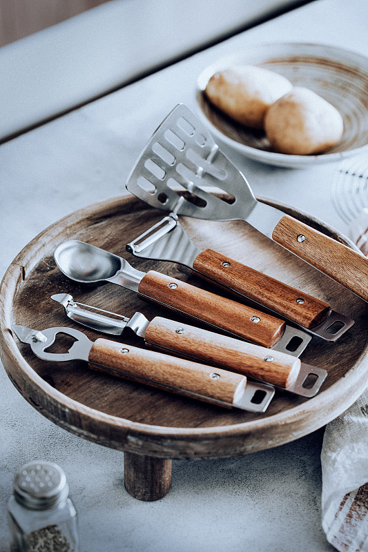厨房工具实木柄不锈钢家用厨具图片下载