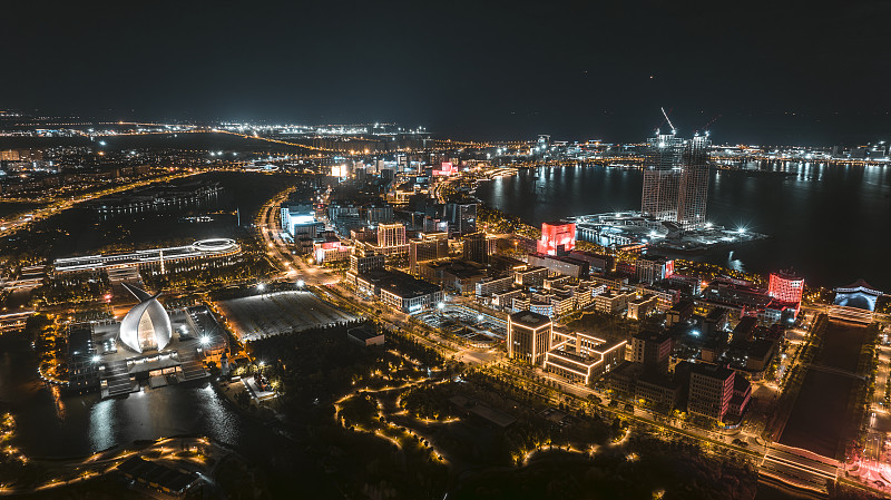 上海南汇新城滴水湖夜景航拍图片下载