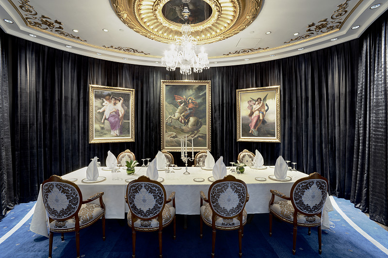Luxury restaurant dining room图片素材