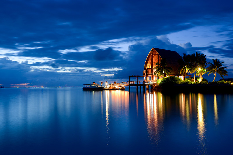 马尔代夫宁静的夜晚和美丽的海景图片下载