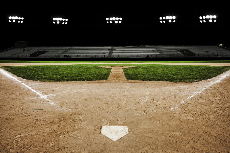 晚上的棒球场图片下载