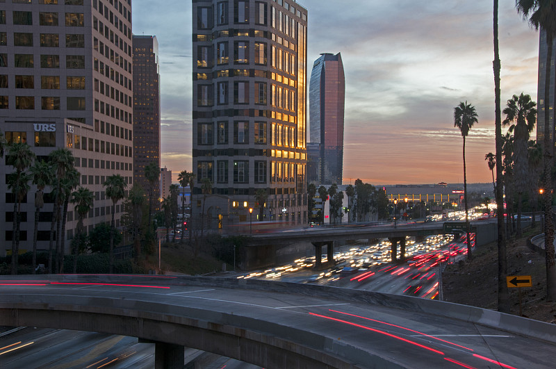 洛杉矶市中心的高速公路图片下载