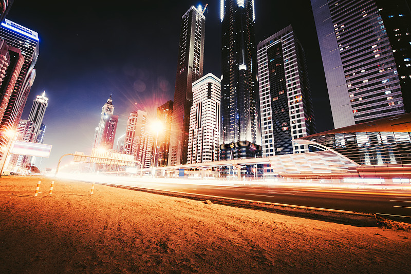 迪拜城市的夜景图片下载
