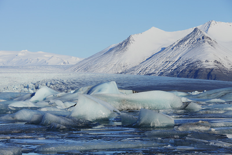 早晨，冰川在冰岛冰川上漂流图片下载