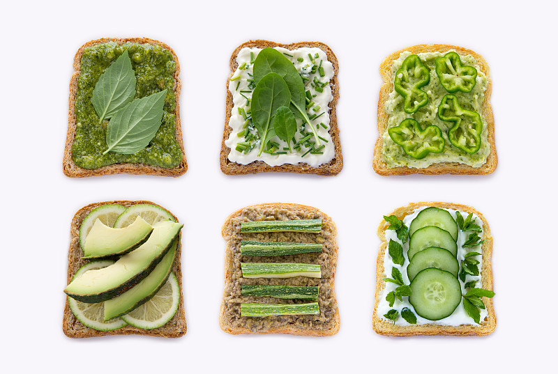 白背面包上一排绿色蔬菜烤面包图片下载