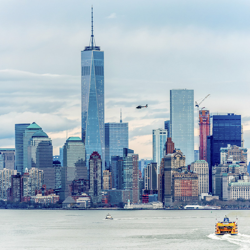 曼哈顿下城和纽约自由大厦图片下载