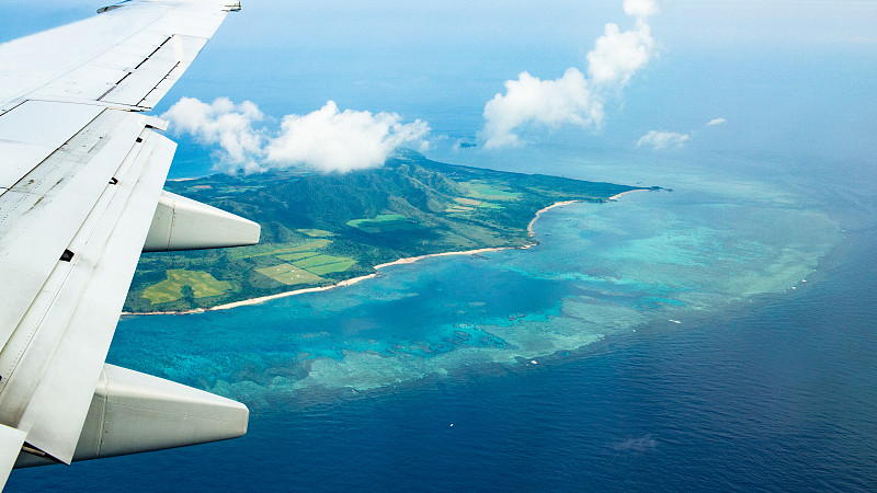 鸟瞰图热带岛屿与珊瑚礁，石垣，日本图片下载