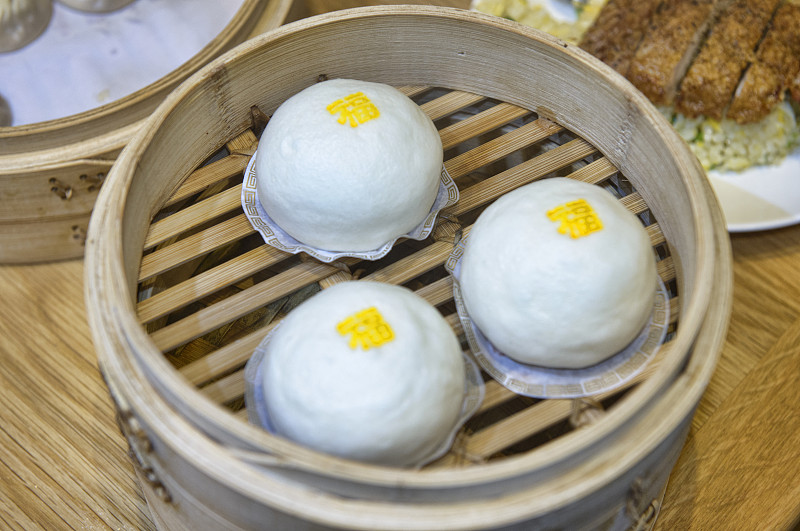 美味的甜奶油包子中国饺子图片素材