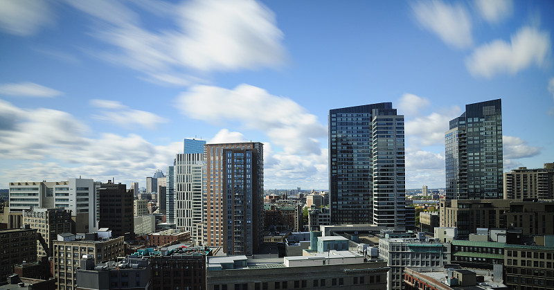 美国，马萨诸塞州，波士顿，现代城市上空的云朵图片素材