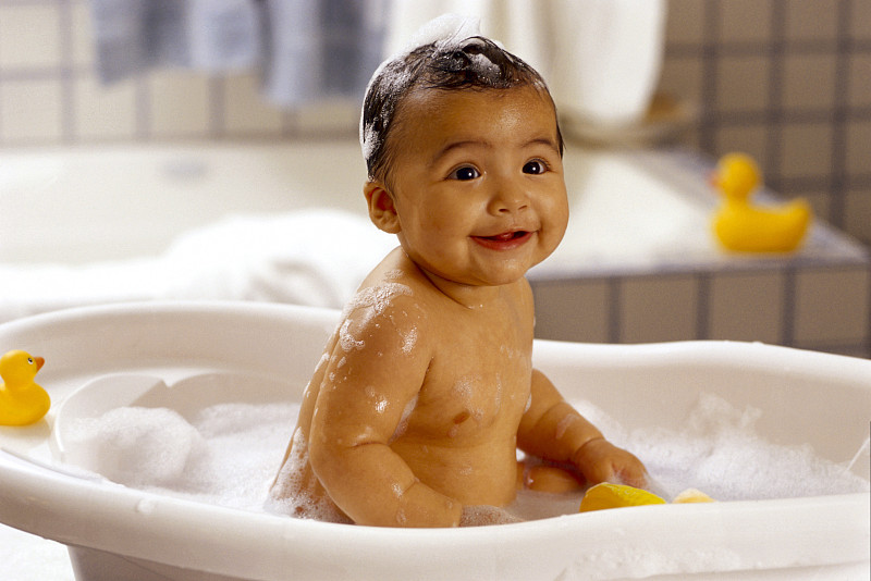 浴缸里的宝宝图片下载