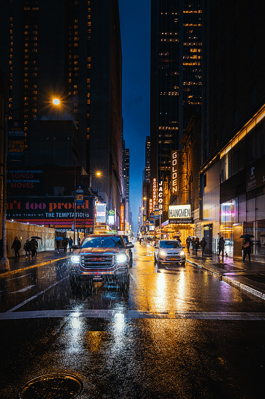 雨夜的纽约大街图片下载