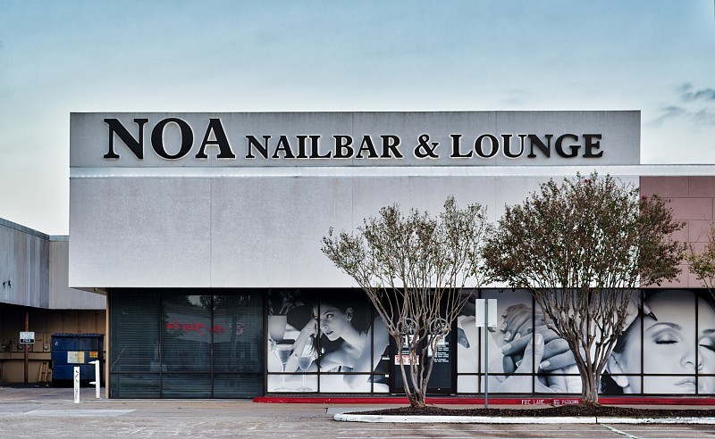 NOA美甲酒吧和休息室立面位于德克萨斯州休斯顿。图片下载