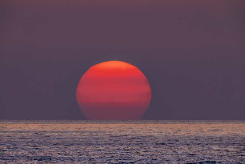 日出东升的太阳图图片