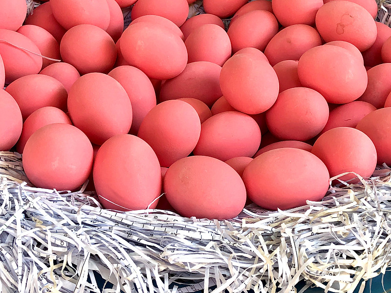 鸡蛋在篮子里的高角度视角摄影图片