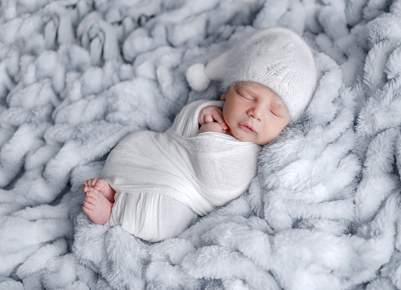 可爱的新生男婴肖像图片下载