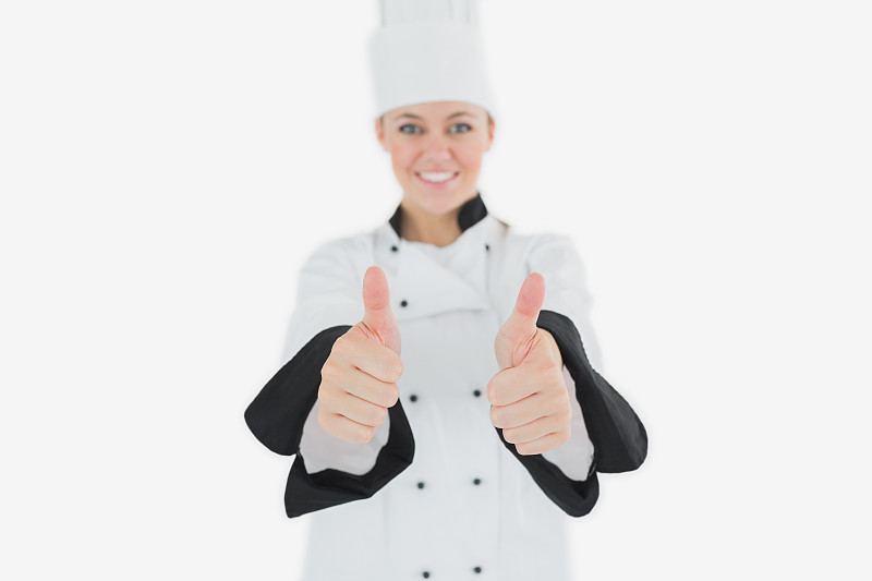 快乐的女厨师竖起大拇指图片素材