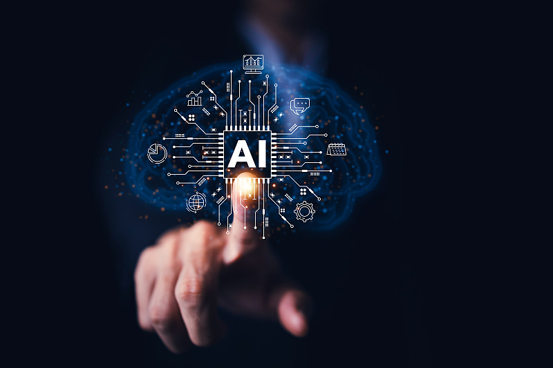 AI(人工智能)，聊天机器人成长的概念。商人用智能手机分析信息趋势技术。商业链接数字营销。大数据和金融银行图片下载