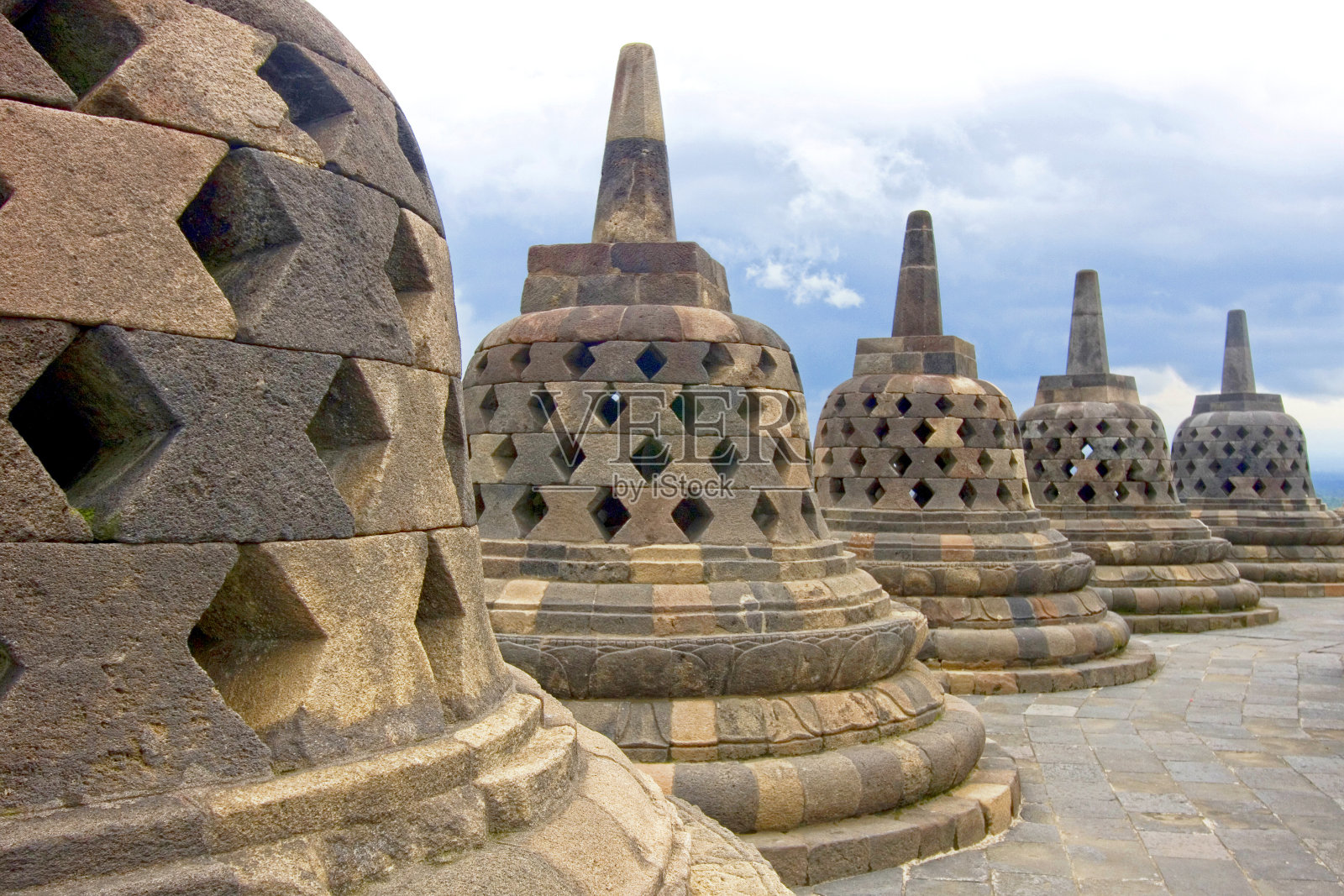 印度尼西亚婆罗浮屠五螺柱。照片摄影图片