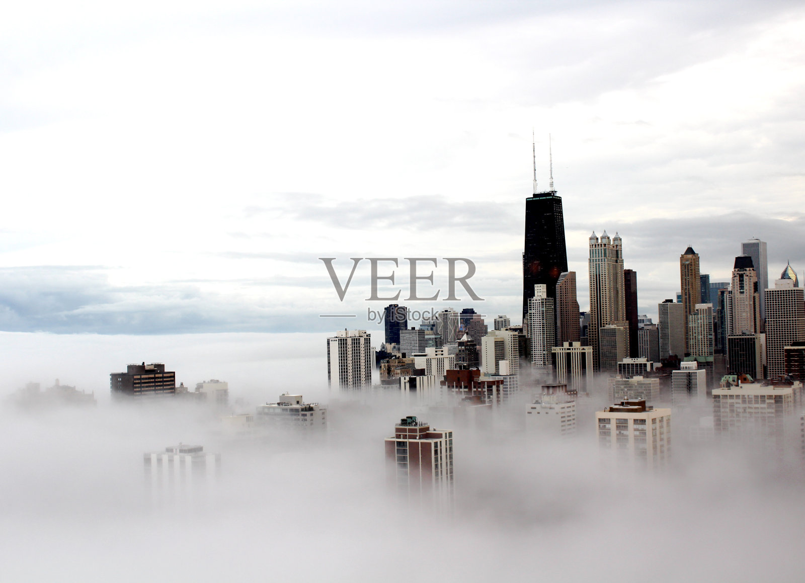 芝加哥城市的建筑在云端照片摄影图片