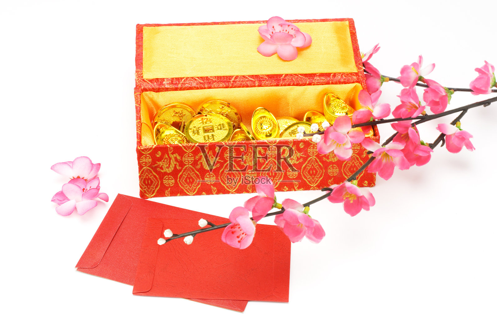 春节礼盒，红包和装饰品照片摄影图片