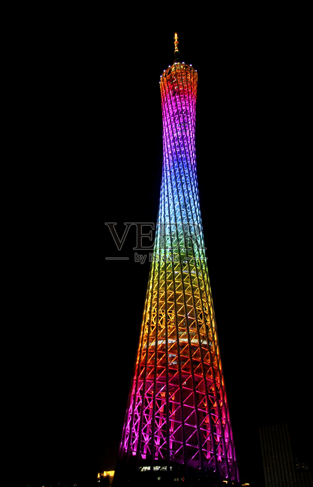 广州塔，中国广州珠江上的天际线照片摄影图片