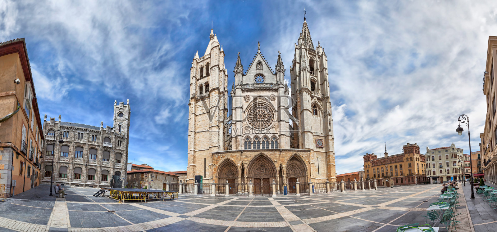 西班牙雷格拉广场和里昂大教堂全景图照片摄影图片