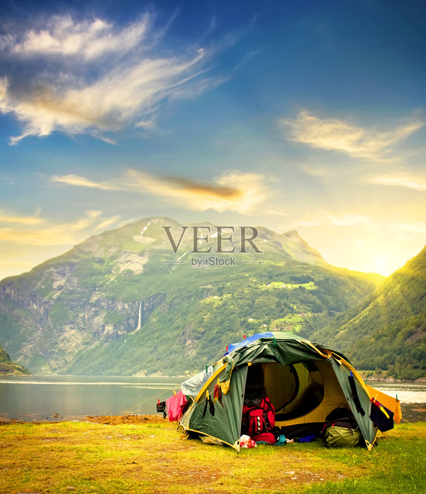 挪威山区的旅游帐篷照片摄影图片