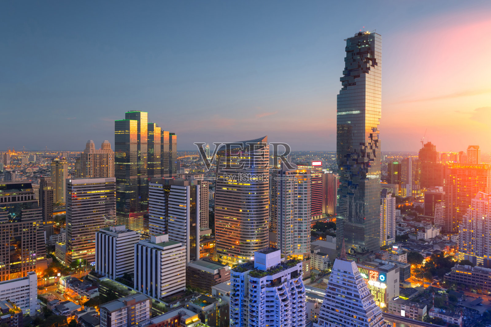 鸟瞰图曼谷现代办公大楼，公寓照片摄影图片